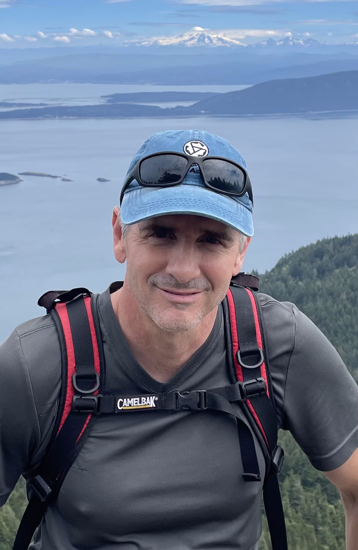 Secretario de la Junta Michael Kuzminski